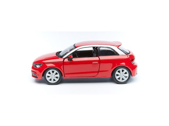 Автомобиль Audi A1 red-фото4