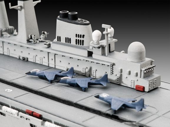 Авианосец HMS Invincible (Фолклендская война)-фото2