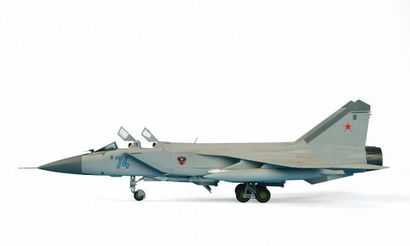 Советский истребитель-перехватчик МиГ-31 (Подарочный набор)-фото3