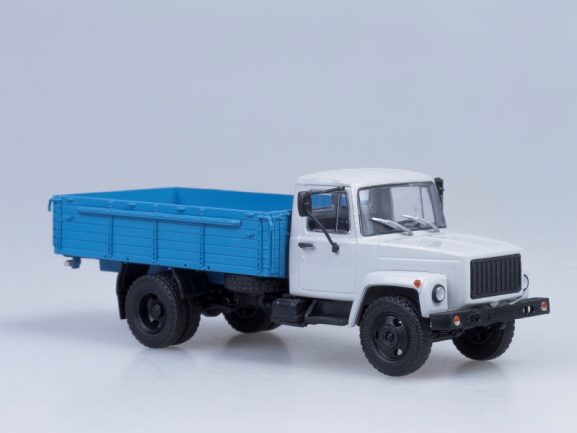 Грузовик ГАЗ-3307 (двигатель ЗМЗ-513) дерев. борт (серый-голубой)-фото3