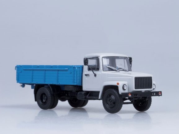 Грузовик ГАЗ-3307 (двигатель ЗМЗ-513) дерев. борт (серый-голубой)-фото7