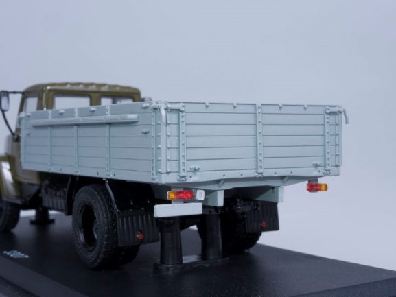 Грузовик ГАЗ-3307 (двигатель ЗМЗ-513) дерев. борт (хаки-серый)-фото4