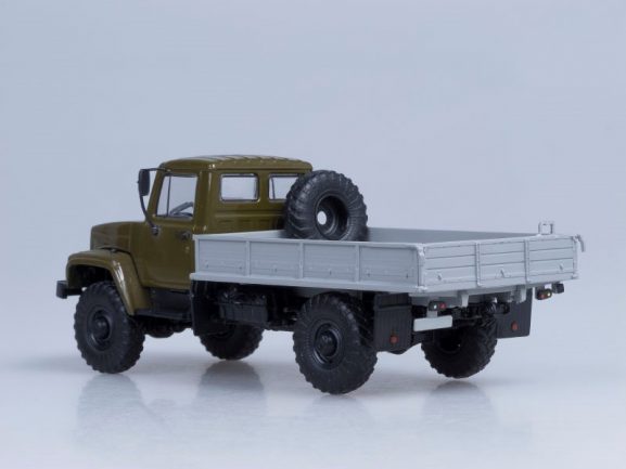 Грузовик ГАЗ-3308 4х4 (двигатель ЗМЗ-513) бортовой (хаки) (светомаскировка на фарах)-фото2