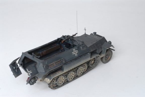Немецкий бронетранспортер Sd.Kfz 251/1 AusF.B Ханомаг (1:35)-фото3
