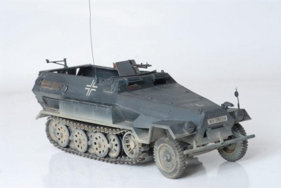 Немецкий бронетранспортер Sd.Kfz 251/1 AusF.B Ханомаг (1:35)-фото2