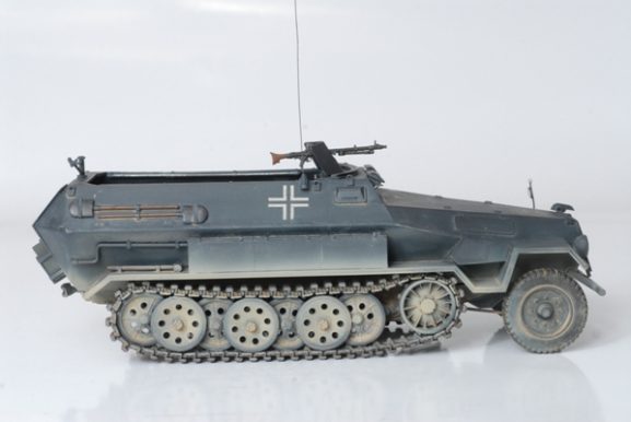 Немецкий бронетранспортер Sd.Kfz 251/1 AusF.B Ханомаг (1:35)-фото4
