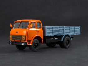 Грузовик МАЗ-5335 бортовой (Легендарные грузовики СССР №20)-фото1