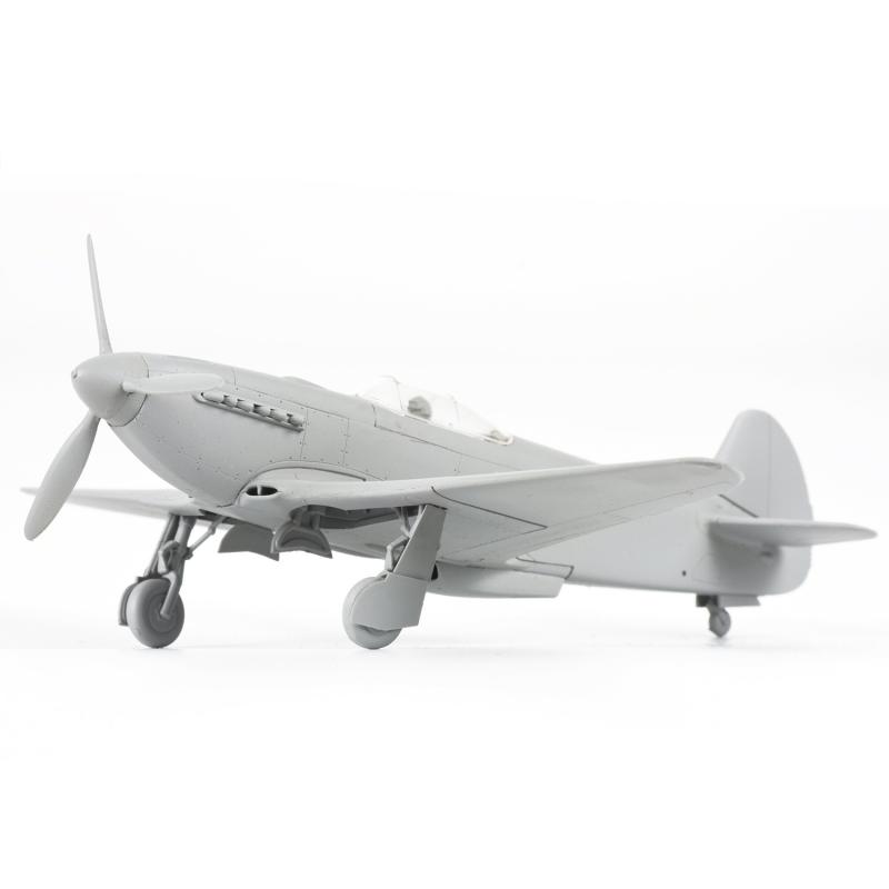 Советский истребитель Як-3 (1:72)-фото2