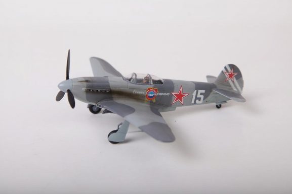 Советский истребитель Як-3 (1:72)-фото6