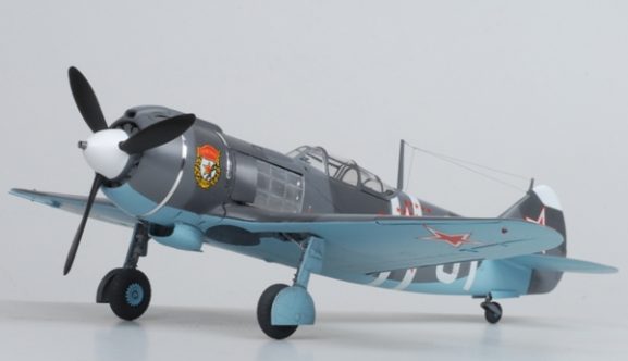 Советский истребитель Ла-5ФН (1:48)-фото7