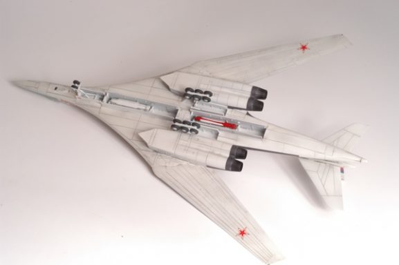 Российский сверхзвуковой стратегический бомбардировщик Ту-160-фото3