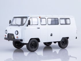Автомобиль УАЗ-2206-фото1