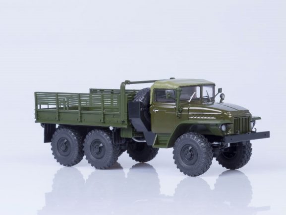Миасский грузовик Урал 375 (тентованная кабина) бортовой, хаки-фото3