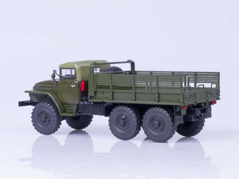 Миасский грузовик Урал 375 (тентованная кабина) бортовой, хаки-фото2