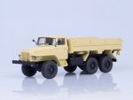 Миасский грузовик Урал 375Н 6х6 бортовой 1974 г. (бежевый)-фото1