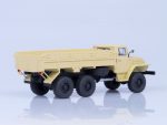 Миасский грузовик Урал 375Н 6х6 бортовой 1974 г. (бежевый)-фото4