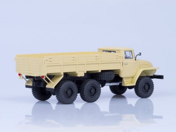 Миасский грузовик Урал 375Н 6х6 бортовой 1974 г. (бежевый)-фото4