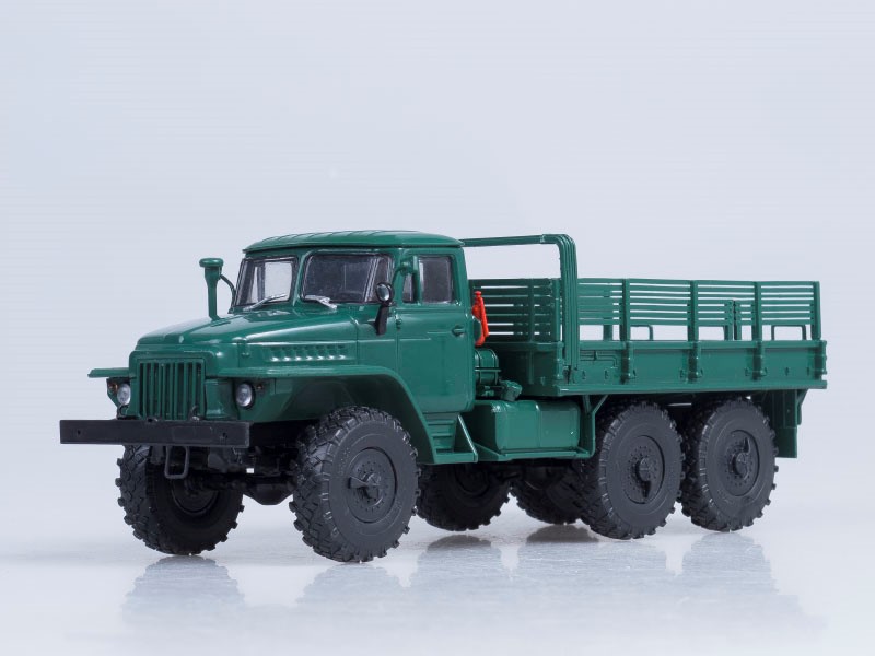 Миасский грузовик Урал 375Д бортовой (зеленый)-фото1