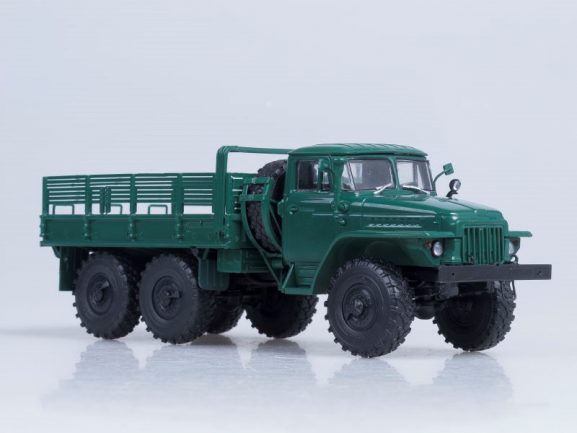 Миасский грузовик Урал 375Д бортовой (зеленый)-фото8