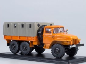 Миасский грузовик Урал 375Д бортовой с тентом (оранжевый)-фото1