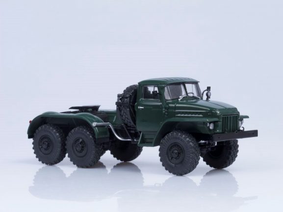 Седельный тягач Урал 375C-K1 (т. зелёный)-фото3