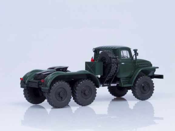 Седельный тягач Урал 375C-K1 (т. зелёный)-фото4