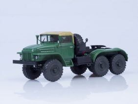 Седельный тягач Урал 375С (тентованная кабина)-фото1