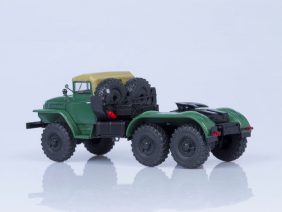 Седельный тягач Урал 375С (тентованная кабина)-фото2