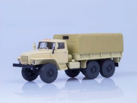 Миасский грузовик Урал 4320 бортовой с тентом (бежевый)-фото1