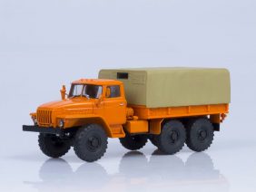 Миасский грузовик Урал 4320 бортовой с тентом (оранжевый)-фото1