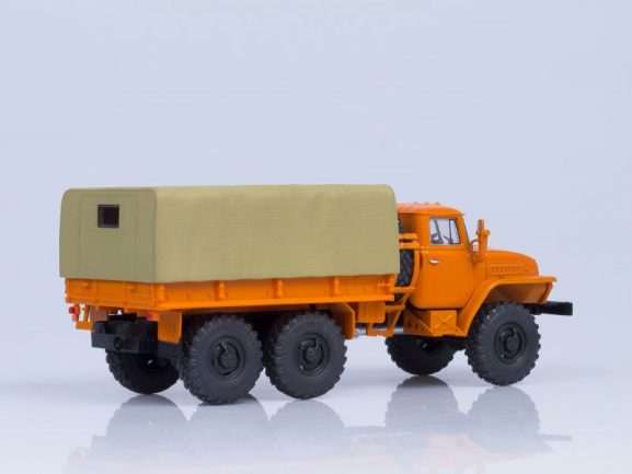 Миасский грузовик Урал 4320 бортовой с тентом (оранжевый)-фото4