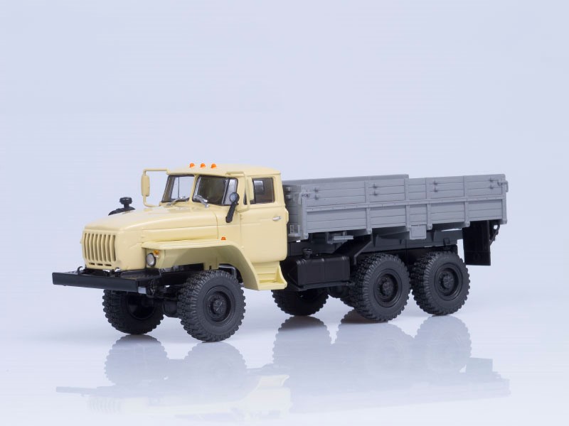 Миасский грузовик Урал 43202-31 (двигатель ЯМЗ-238) бортовой-фото1