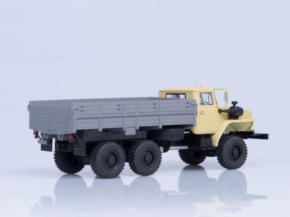 Миасский грузовик Урал 43202-31 (двигатель ЯМЗ-238) бортовой-фото4