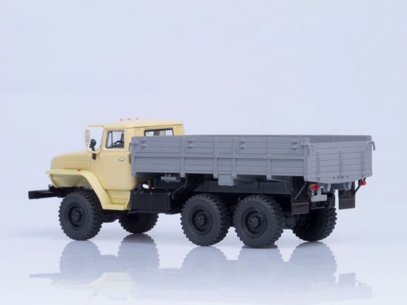 Миасский грузовик Урал 43202-31 (двигатель ЯМЗ-238) бортовой-фото2