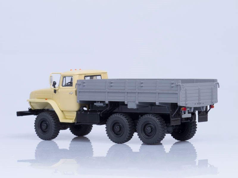 Миасский грузовик Урал 43202-31 (двигатель ЯМЗ-238) бортовой-фото2