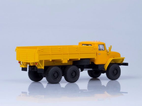 Миасский грузовик Урал 43202 6x6 бортовой (деревянная платформа, покрышки О-47А)-фото4