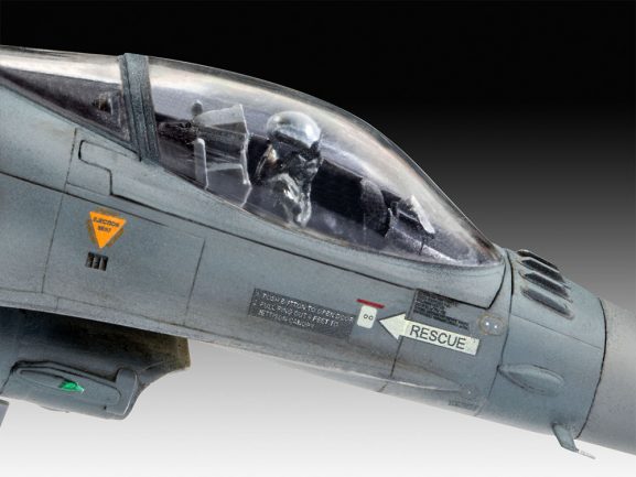Американский истребитель Lockheed Martin F-16Mlu 31 Sqn. "Kleine Brogel" (Подарочный набор)-фото6