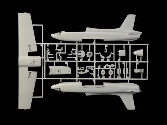 Учебно-тренировочный самолет Aermacchi MB-326 (1:48)-фото2