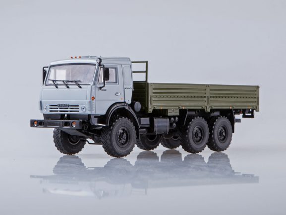 Грузовик КАМАЗ-53501 6x6 бортовой (с тентом)-фото15