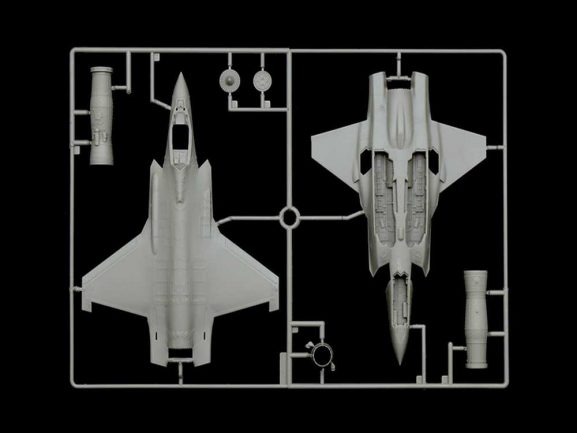 Истребитель-бомбардировщик Lockheed Martin F-35A Lightning II CTOL version-фото3