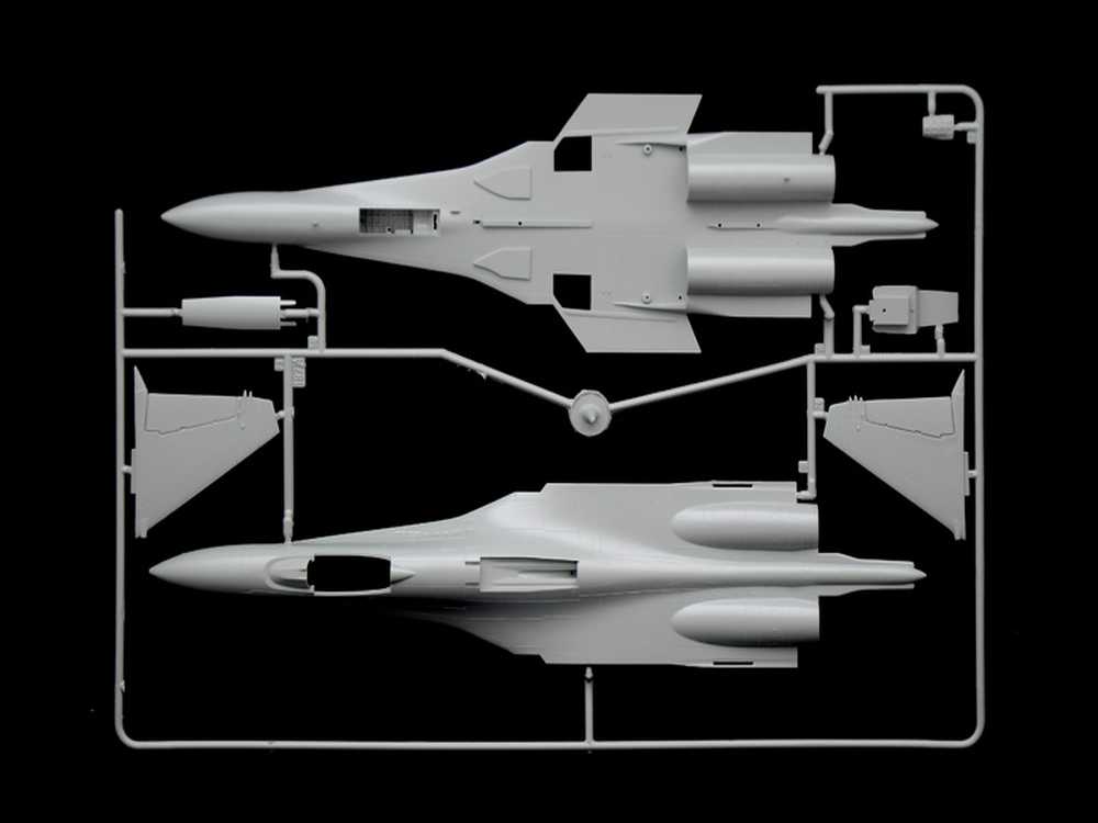 Многоцелевой советский истребитель Су-27 Flanker (Italeri)-фото2