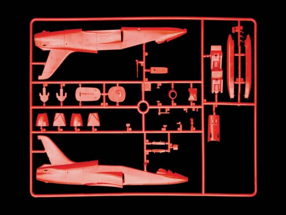 Штурмовик BAe Hawk T.1 "Red Arrows" (Italeri)-фото2