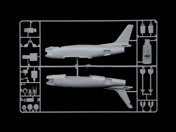 Американский истребитель North American F-86E Sabre-фото2