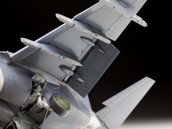 Российский легкий штурмовик Як-130 (Подарочный набор)-фото3