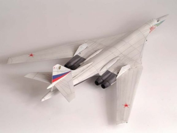Российский сверхзвуковой стратегический бомбардировщик Ту-160 (Подарочный набор)-фото2
