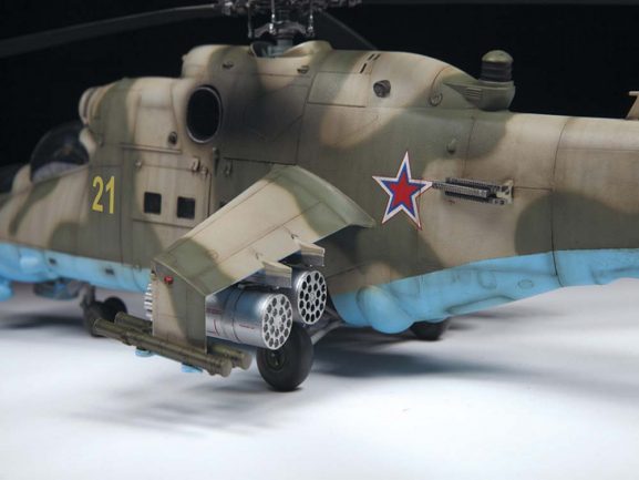 Советский ударный вертолет МИ-24П (1:48)-фото6