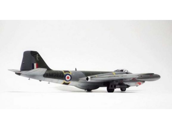 Британский средний бомбардировщик English Electric Canberra B (I) Mk.8/12-фото7