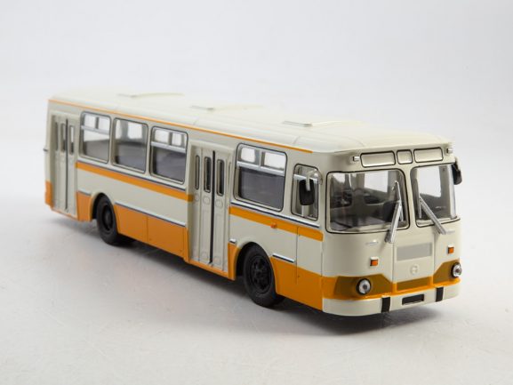 Автобус ЛиАЗ-677М (бежевый-охра)-фото5