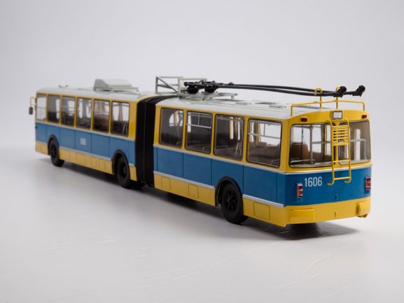 Троллейбус ЗИУ-10-фото2