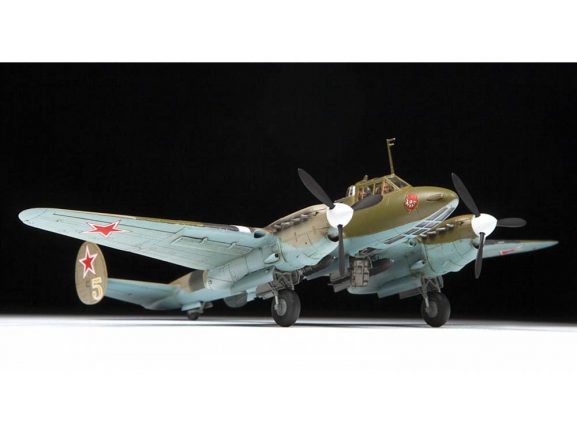 Советский пикирующий бомбардировщик Пе-2 (1:72) (Подарочный набор)-фото3